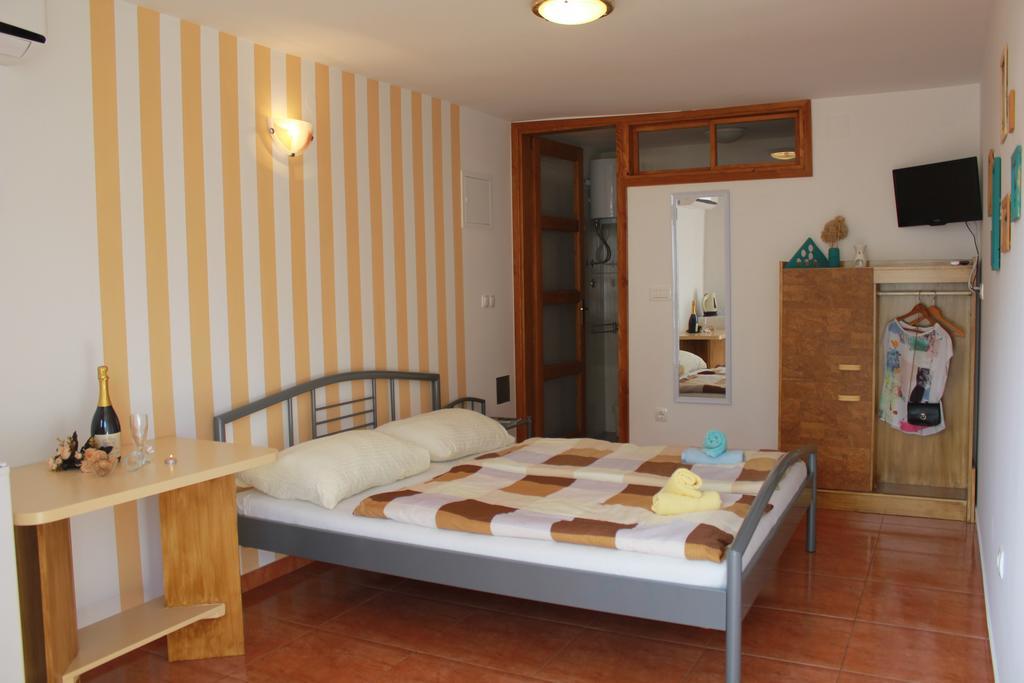Rooms & Studio Bellina Skradin Esterno foto