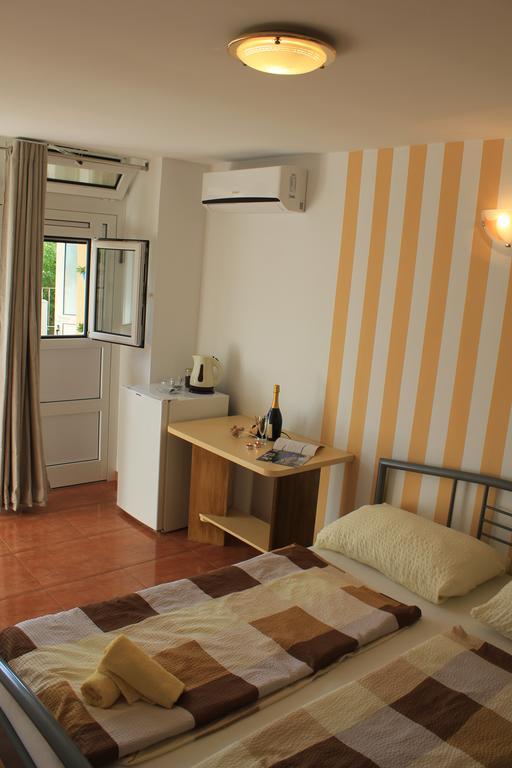 Rooms & Studio Bellina Skradin Esterno foto